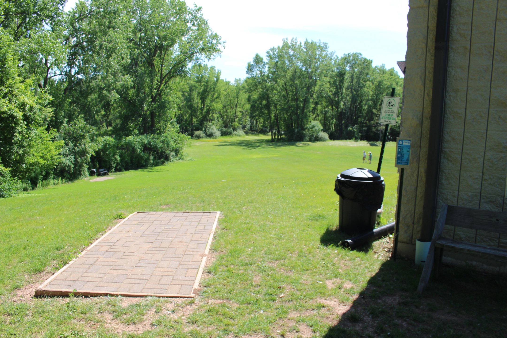 #6: 355' Downhill to the short pin. 385' to the long. Lake on the left! 