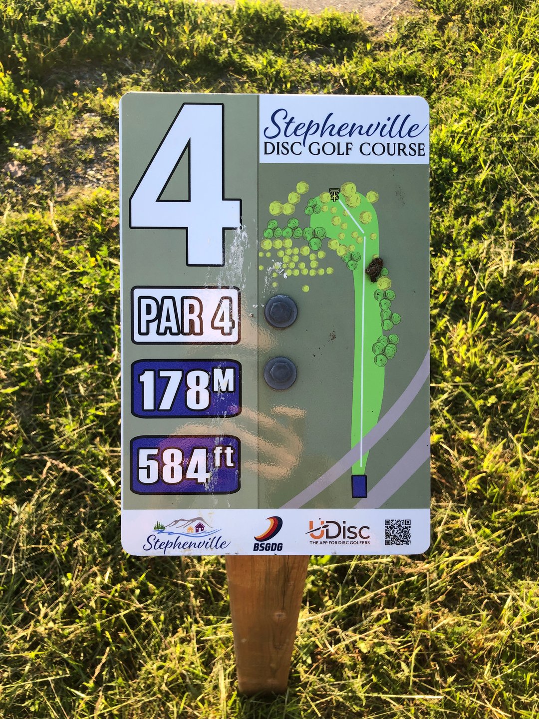 Hole 4 blue tee sign