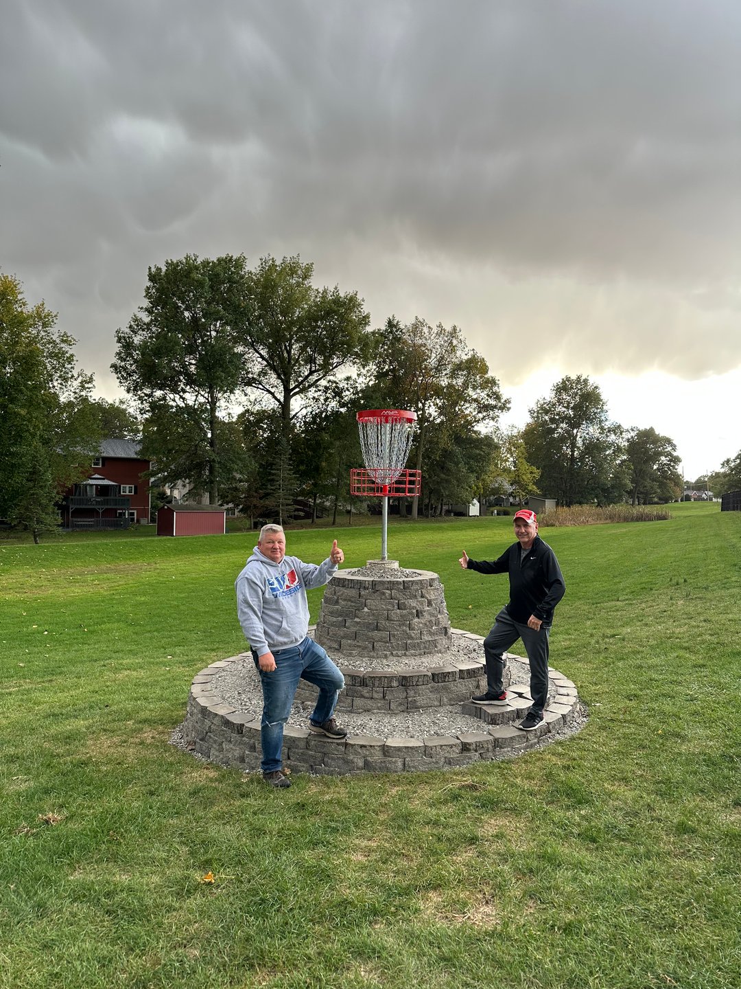 Shaun and Scott adding the finishing touches on hole 10. Looks amazing 