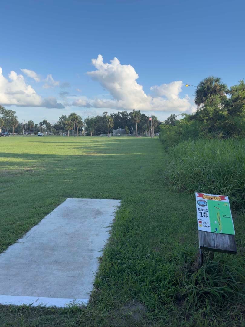 Short/white tee pad. Flagpole is a mando. 