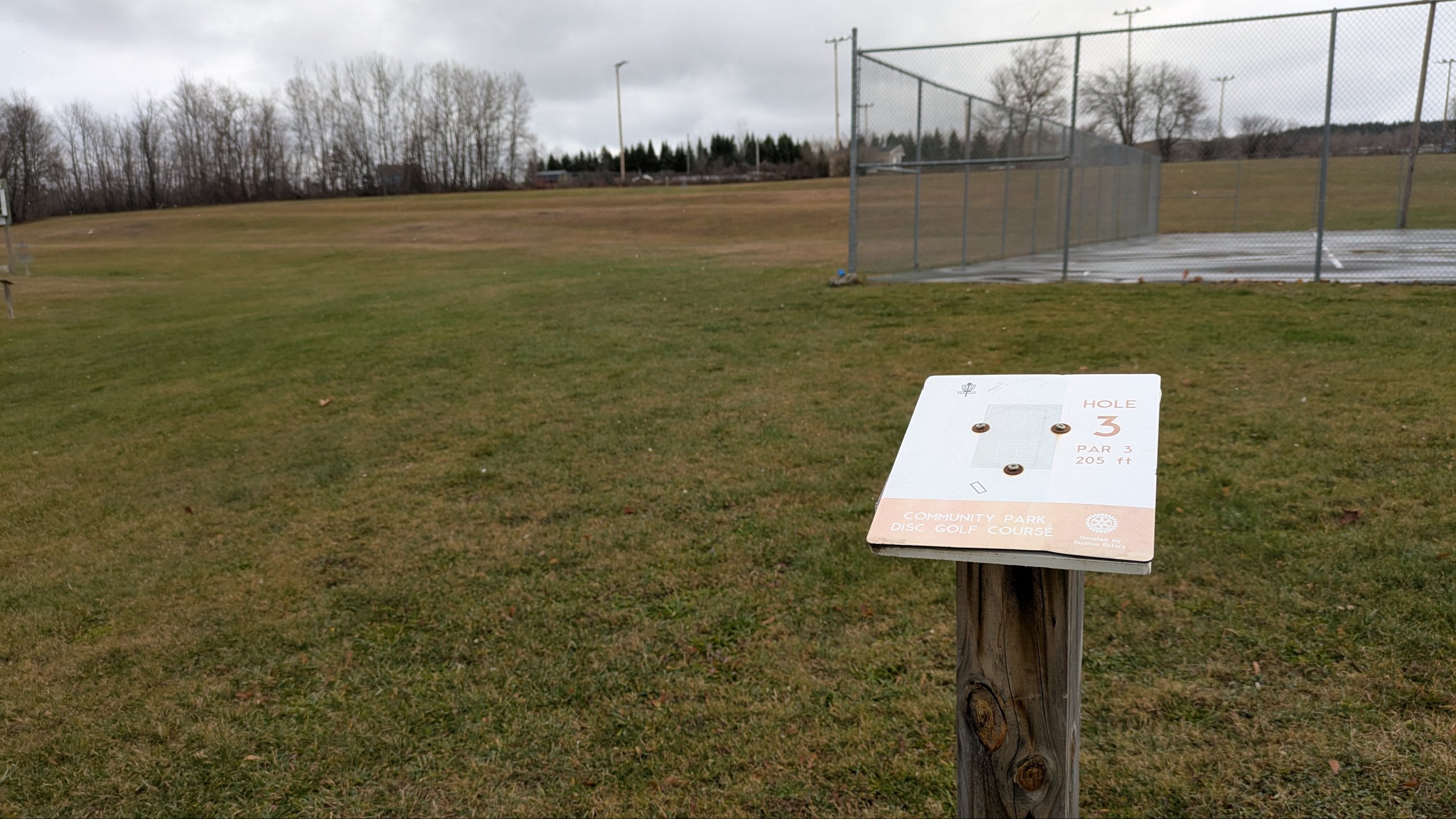 Tee for Hole 3 looking toward Basket 3
