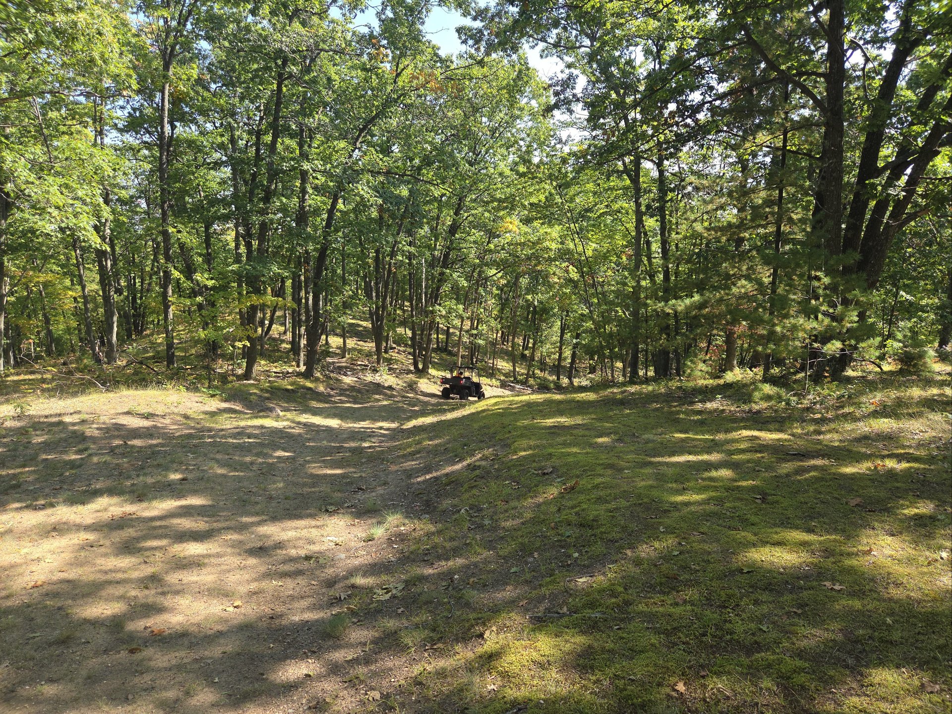 E downhill from Tee