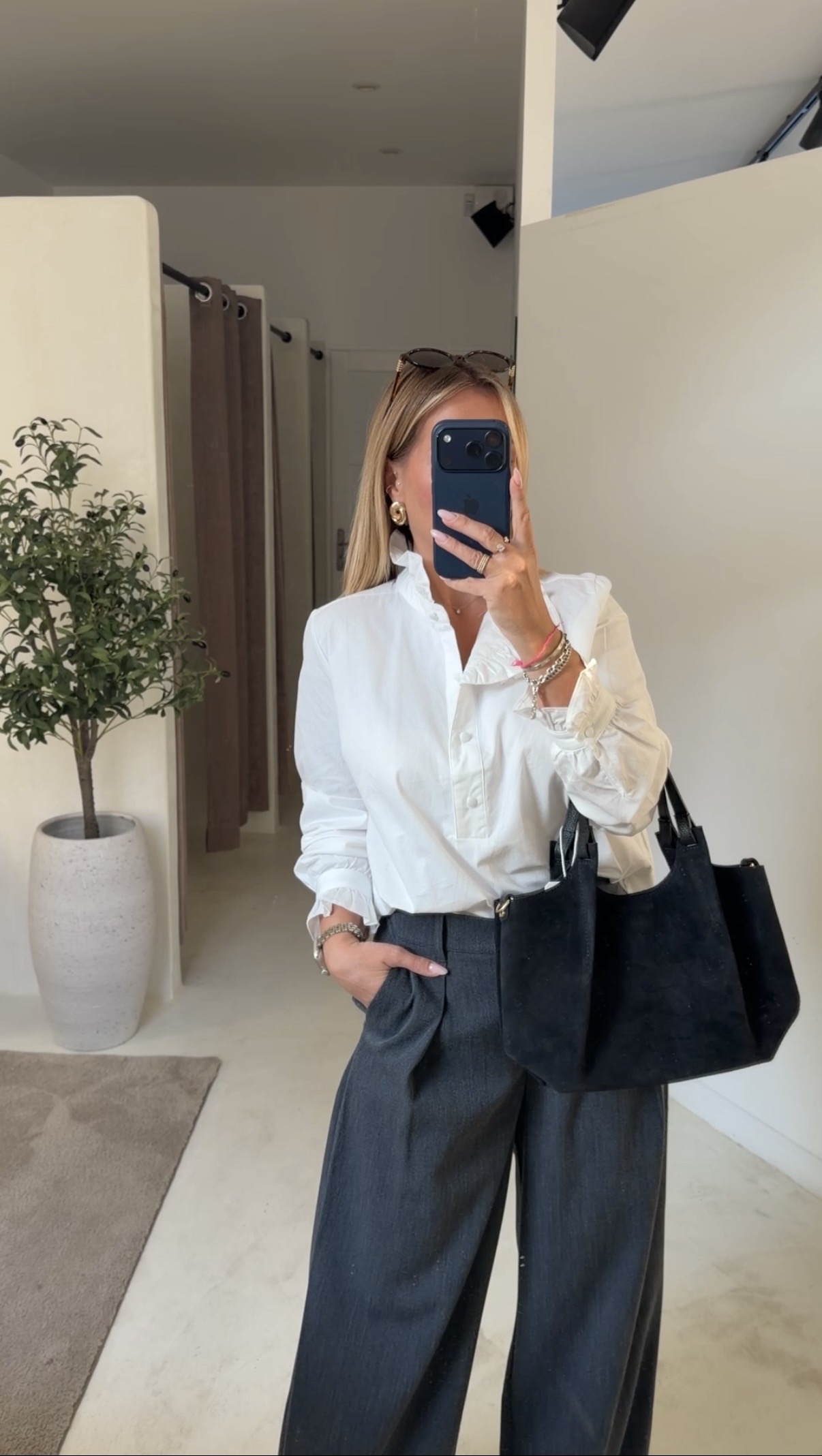 Blouse blanche en coton à col élégant — vue 2