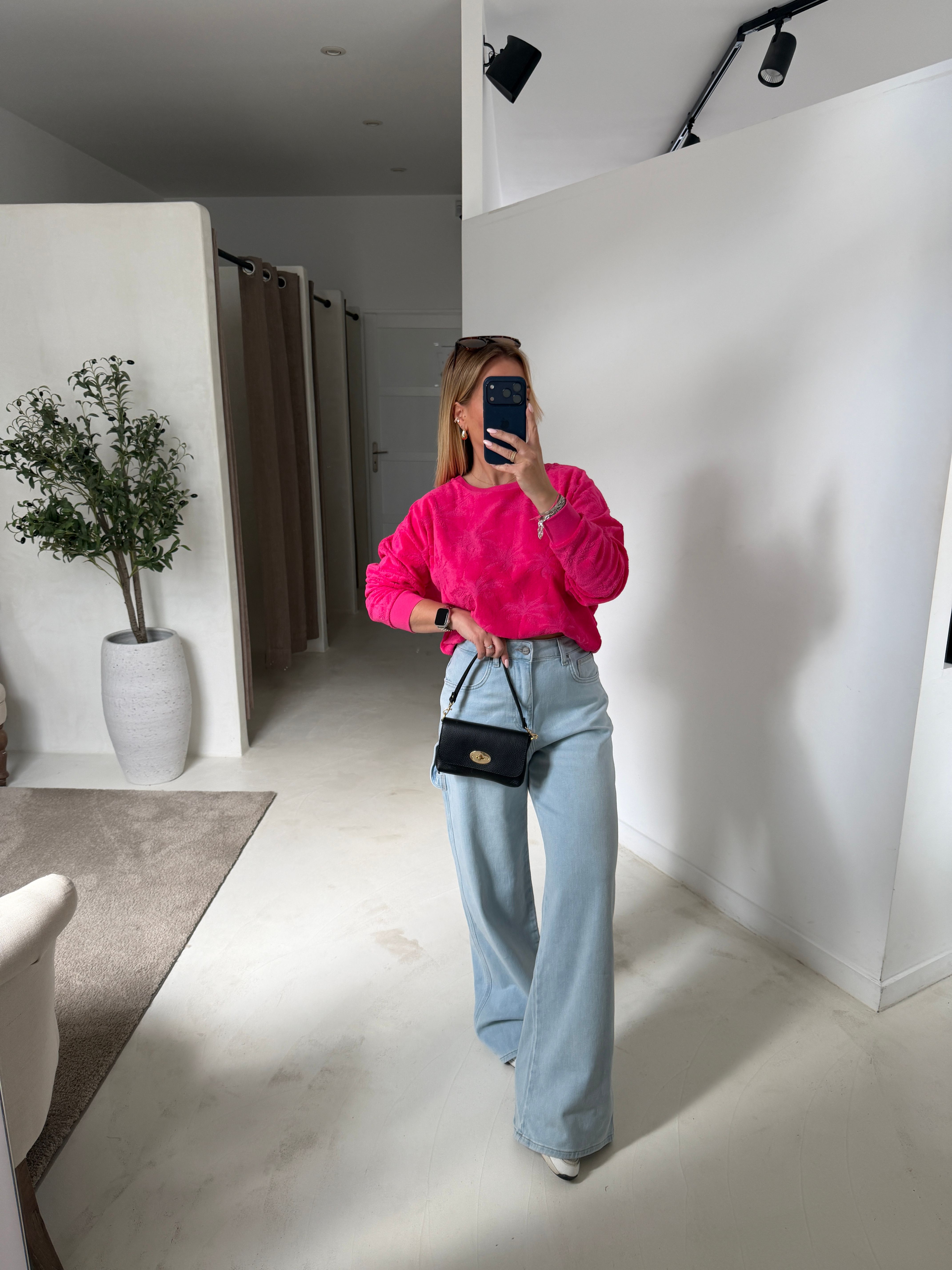 Pull en éponge rose fuchsia avec palmiers