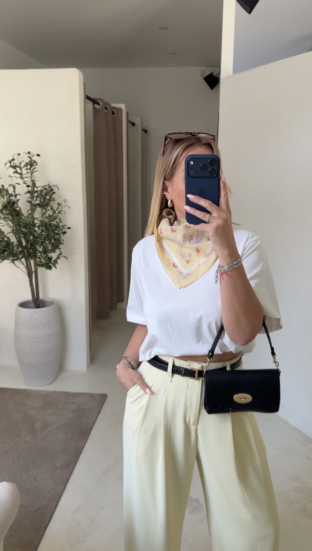 Pantalon fluide et large jaune — vue alternative