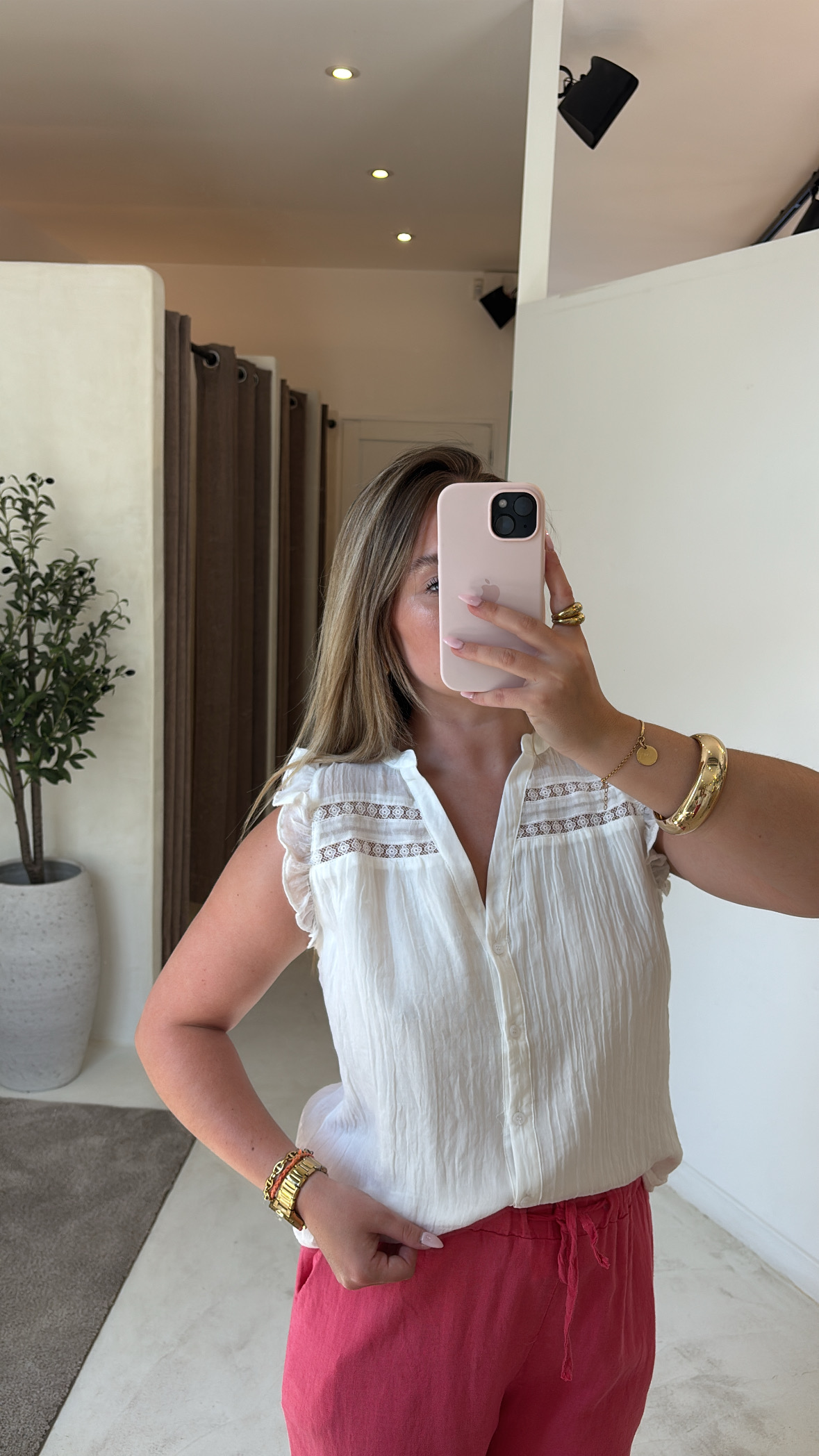 Blouse blanche col V & volants — vue 2