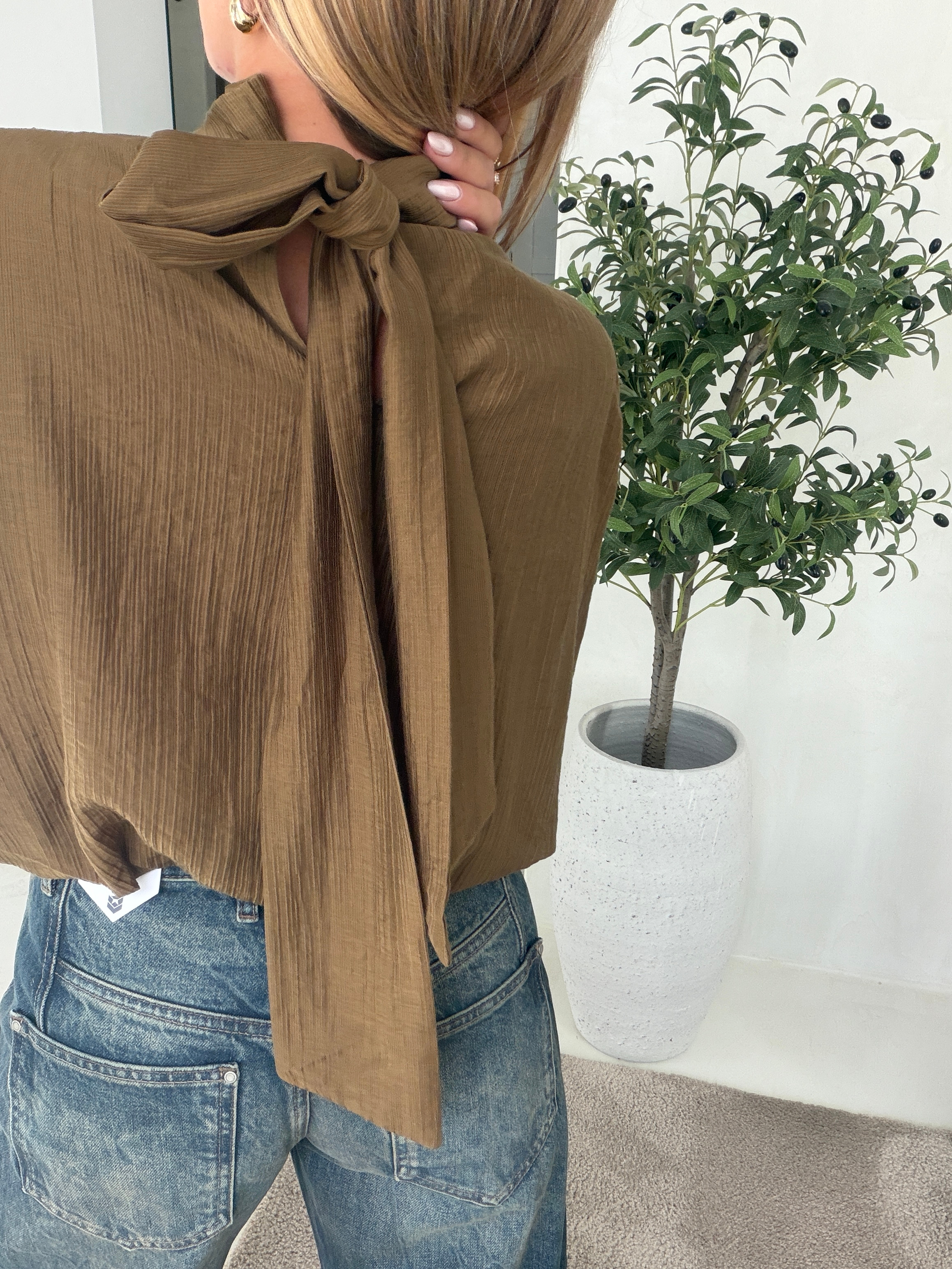 Blouse sans manches kaki & noeud élégant — vue 3