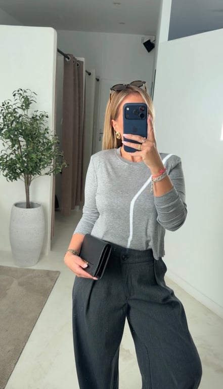 Top fin gris à épaulettes