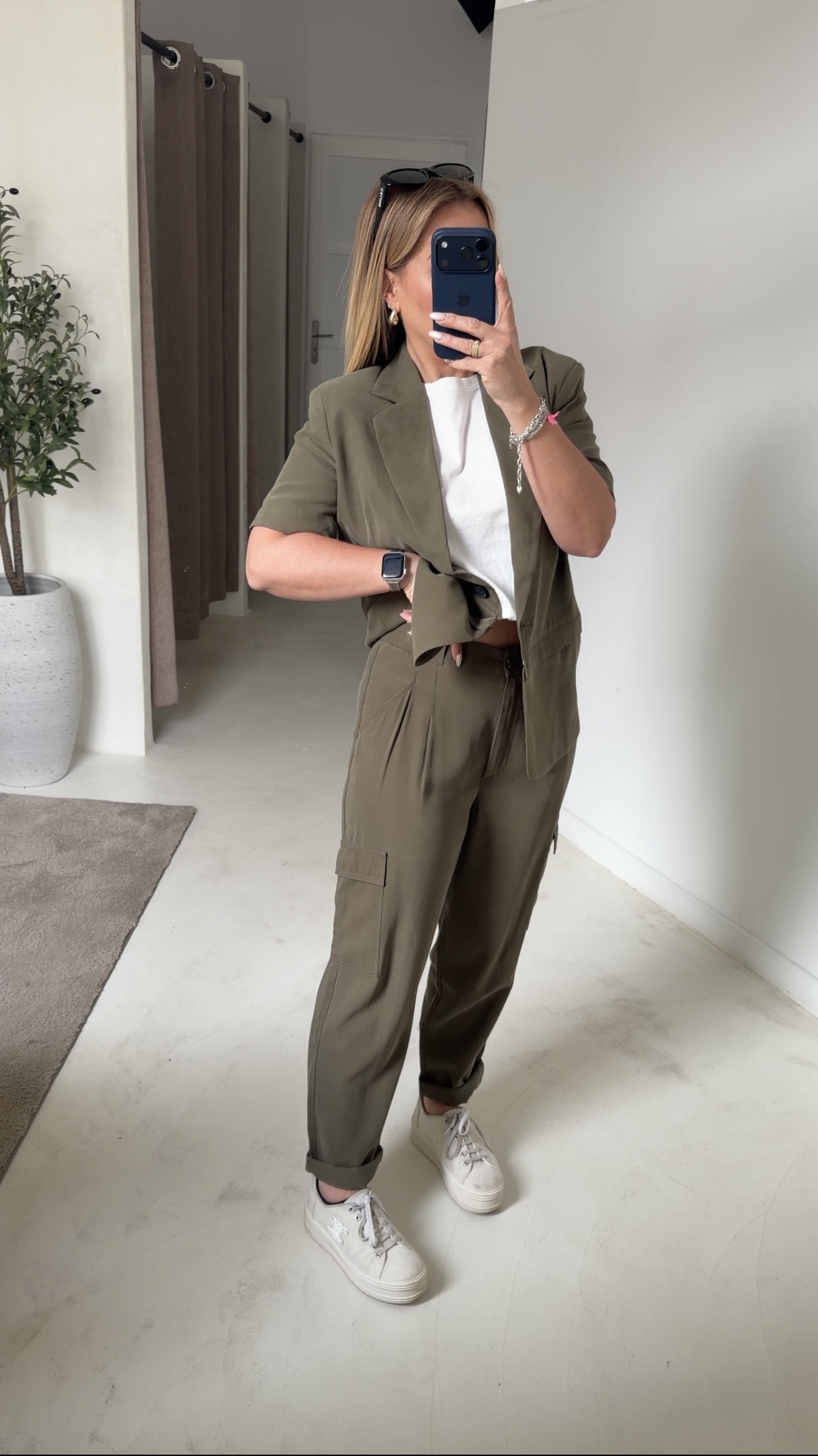 Pantalon fluide cargo kaki — vue 3