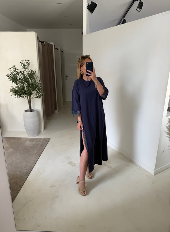 Robe longue t-shirt bleu marine – Fente dentelle