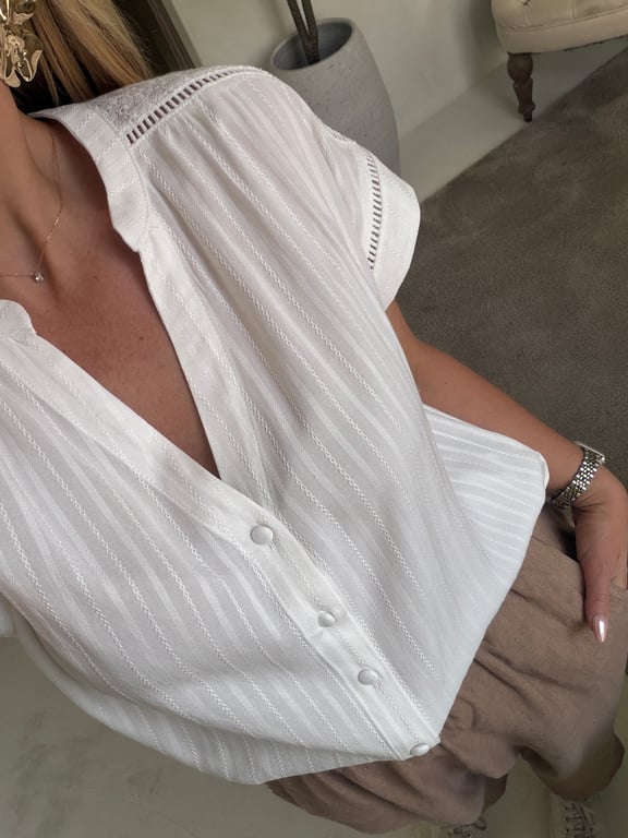 Blouse blanche col V à broderies — vue alternative