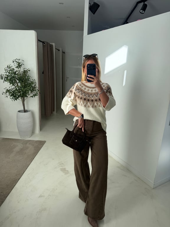 Pull manches 3/4 écru avec motifs beige et marron