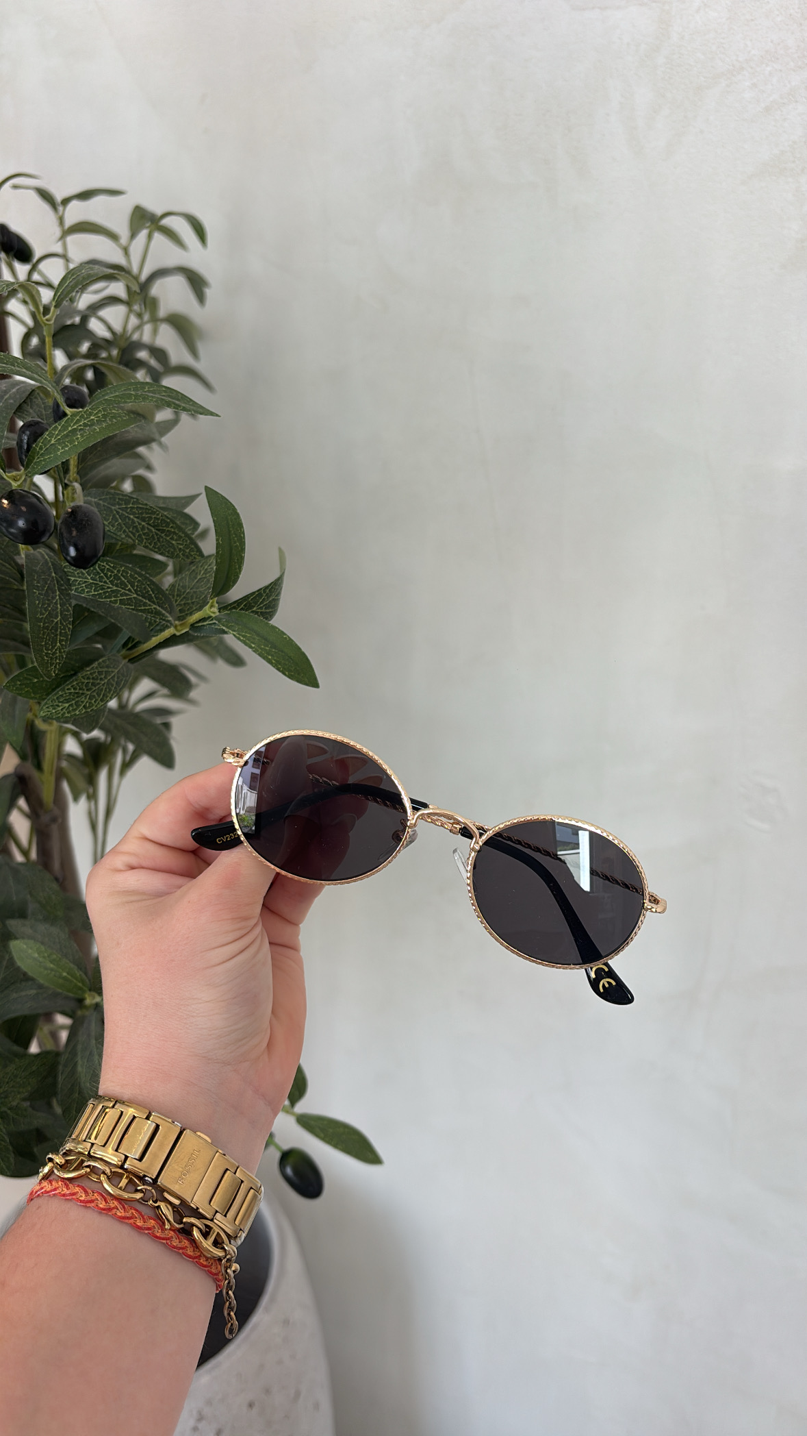 Lunettes de soleil à branches fines tressées dorées — vue 2