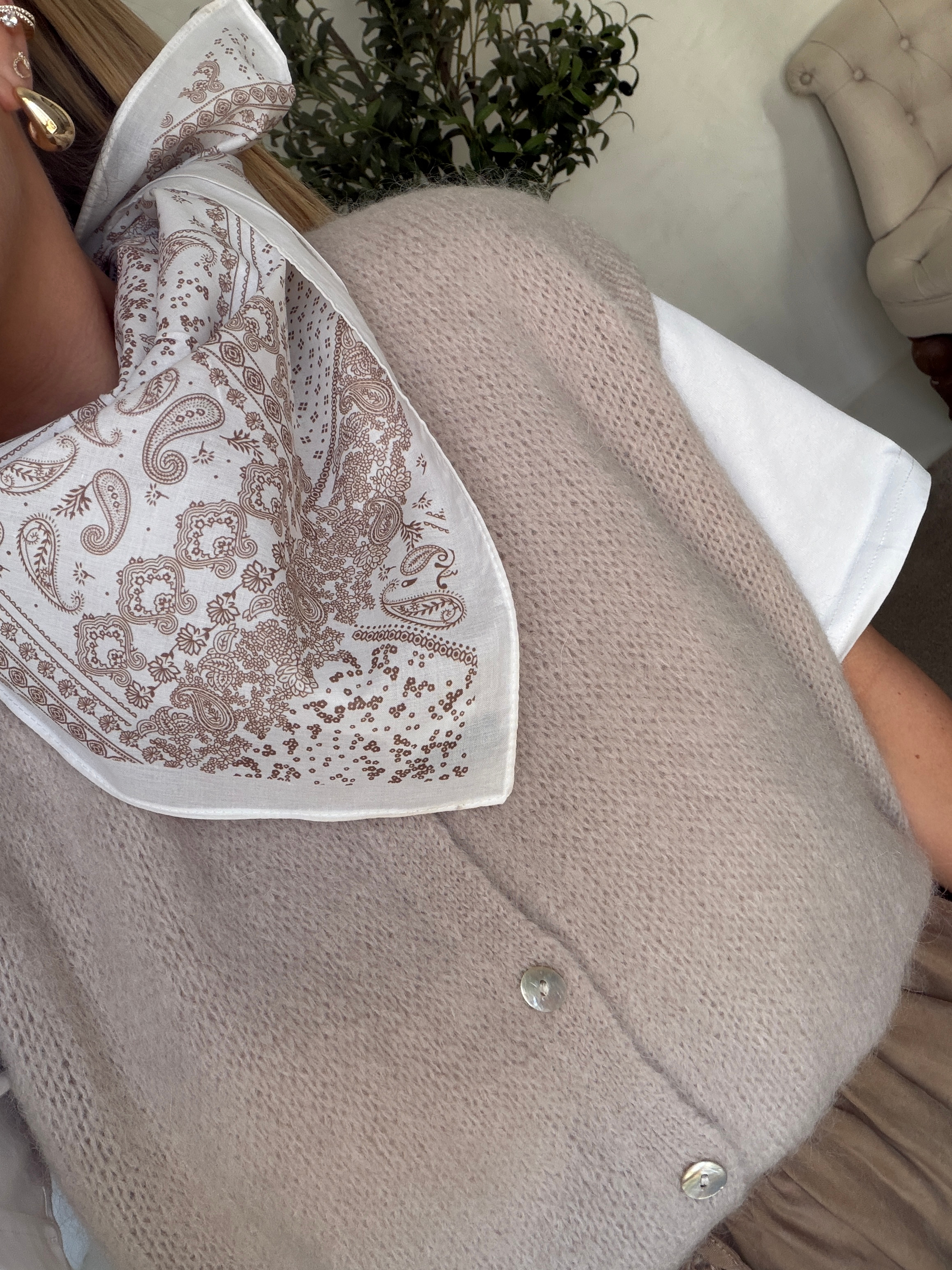 Petit foulard en coton écru à motifs bandana beige