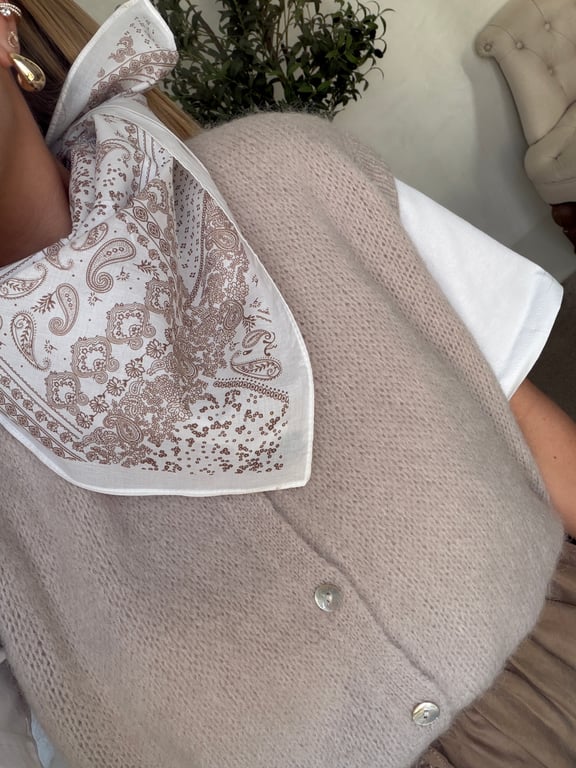 Petit foulard en coton écru à motifs bandana beige