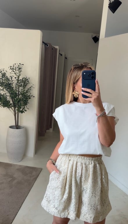 T-shirt blanc à manches épaulettes