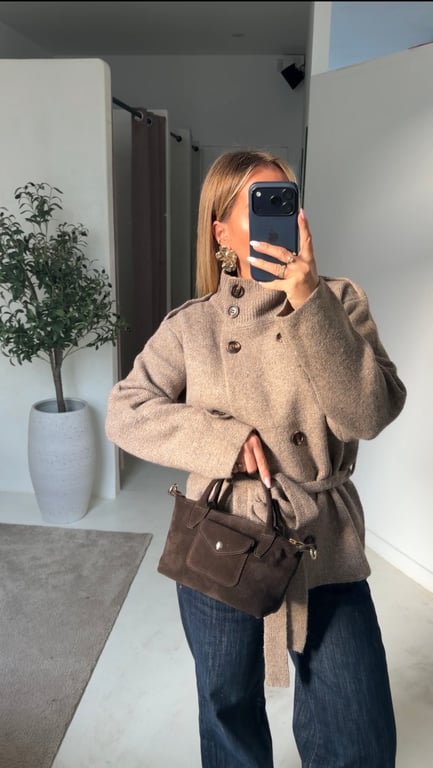 Gilet beige col montant & ceinturé — vue alternative