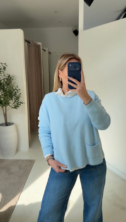 Pull bleu ciel col rond avec poches — vue 2