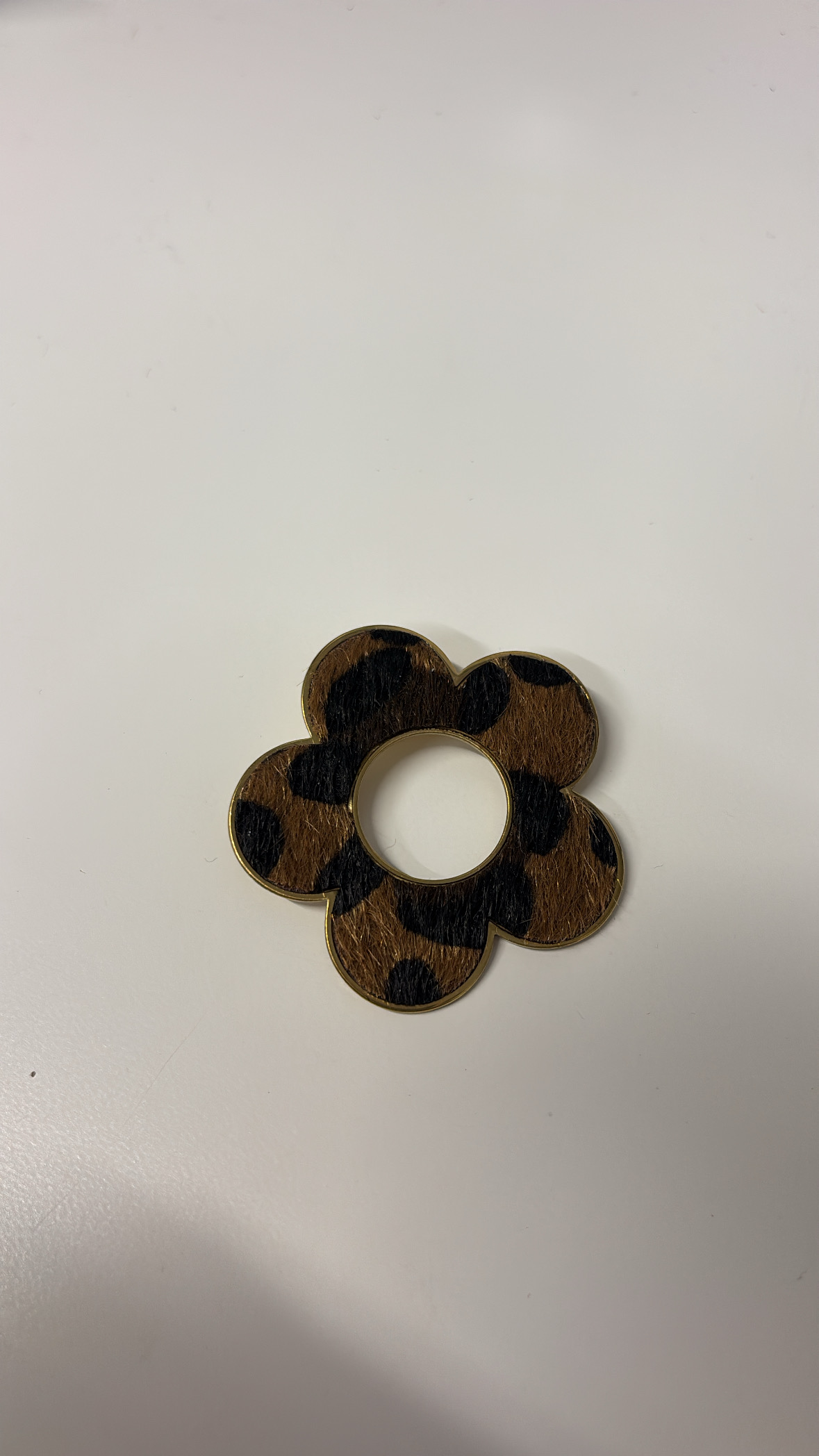 Broches texturées léopard — vue 3