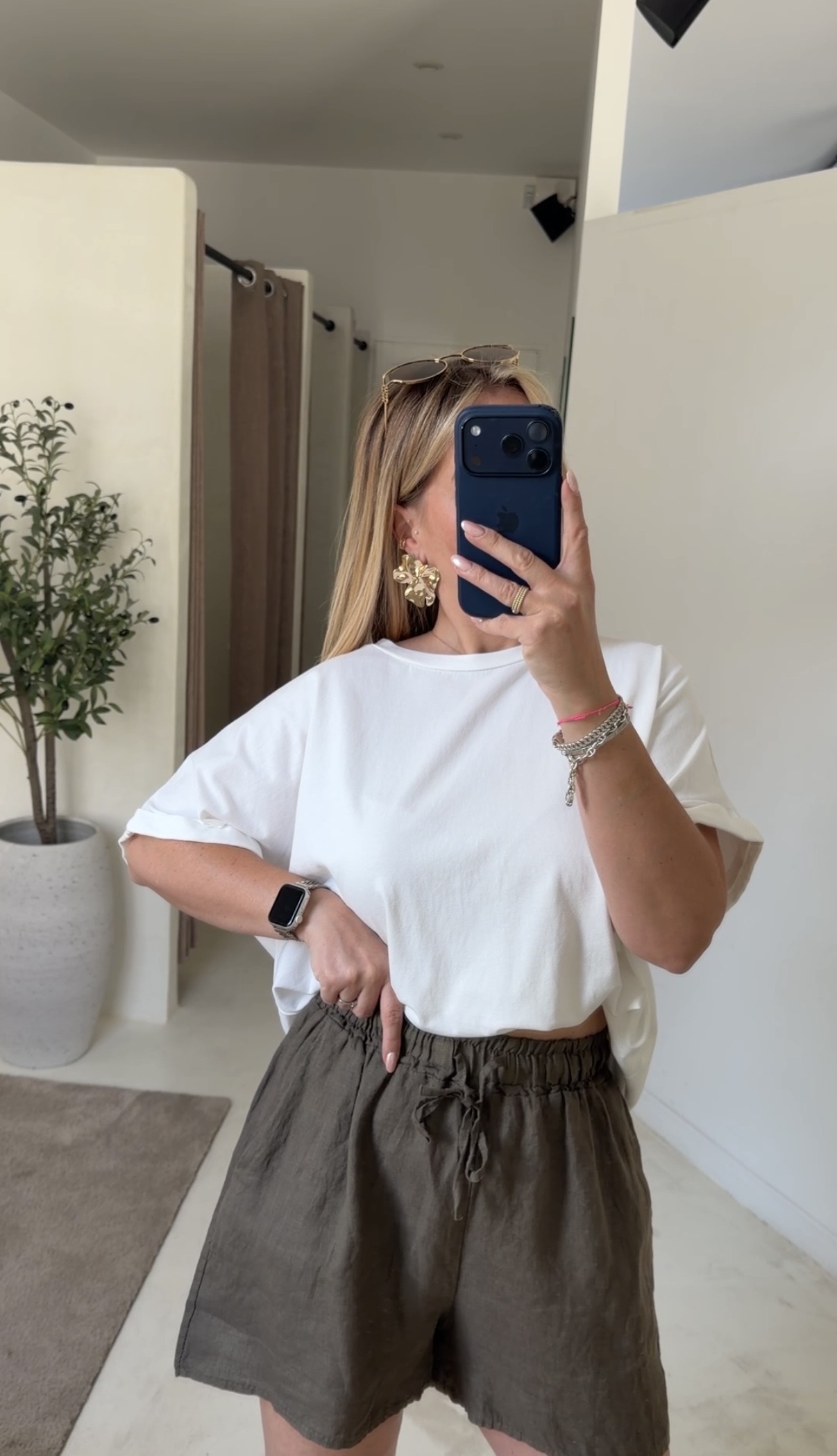 Short en lin kaki — vue 2