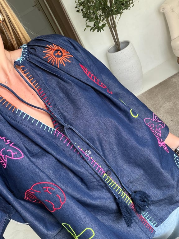 Blouse ample style denim brut et broderies colorées — vue alternative