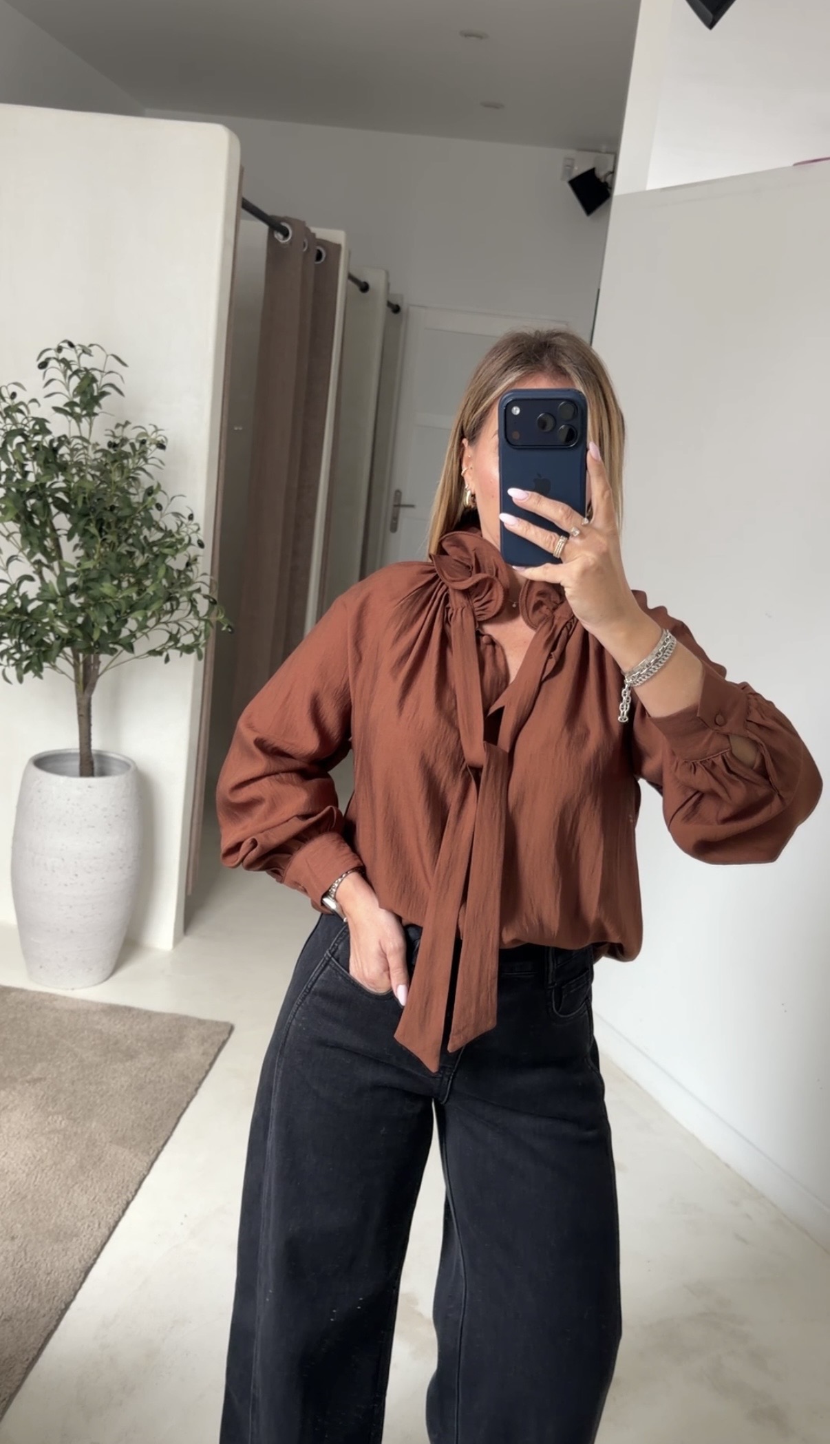 Blouse à col élégant & noeud marron — vue 2