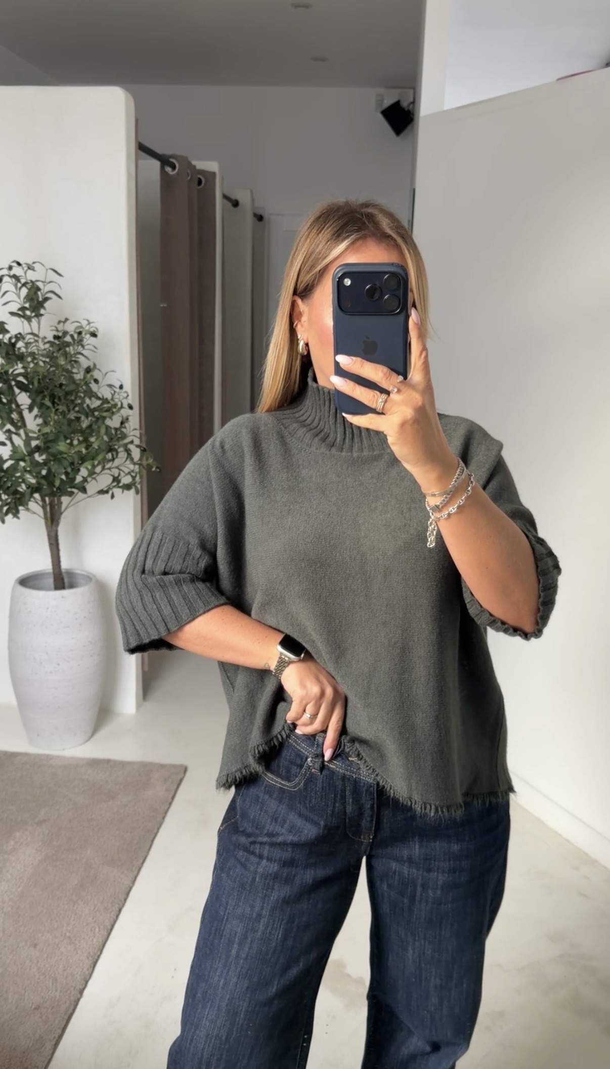 Pull manches courtes vert col funnel — vue 3
