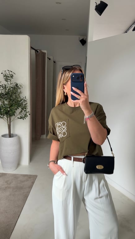 T-shirt court kaki avec poche et broderies — vue alternative