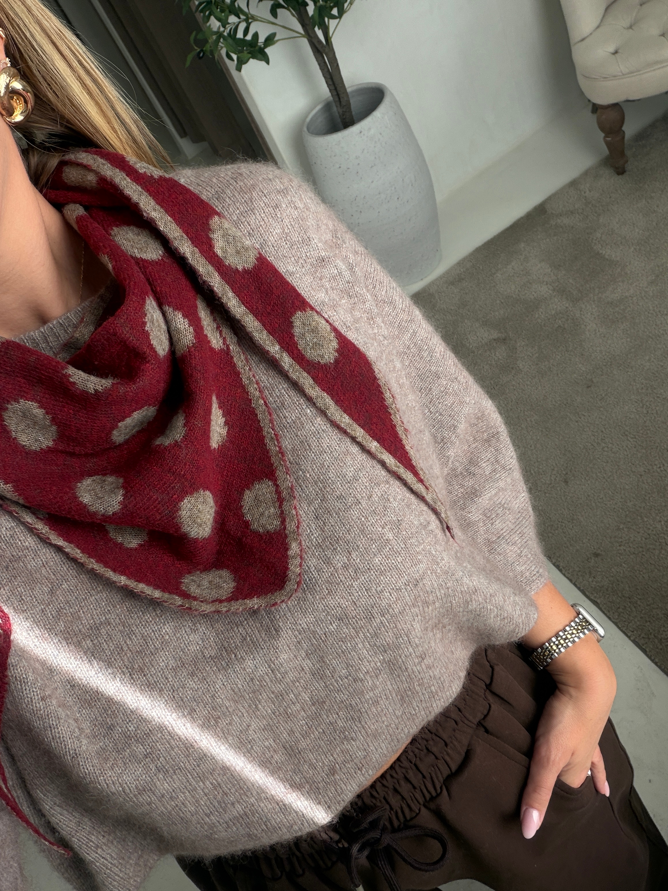 Foulard triangle à pois beige et bordeaux réversible — vue 2
