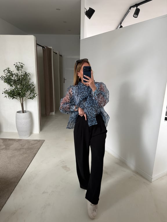 Blouse léopard bleu avec transparence