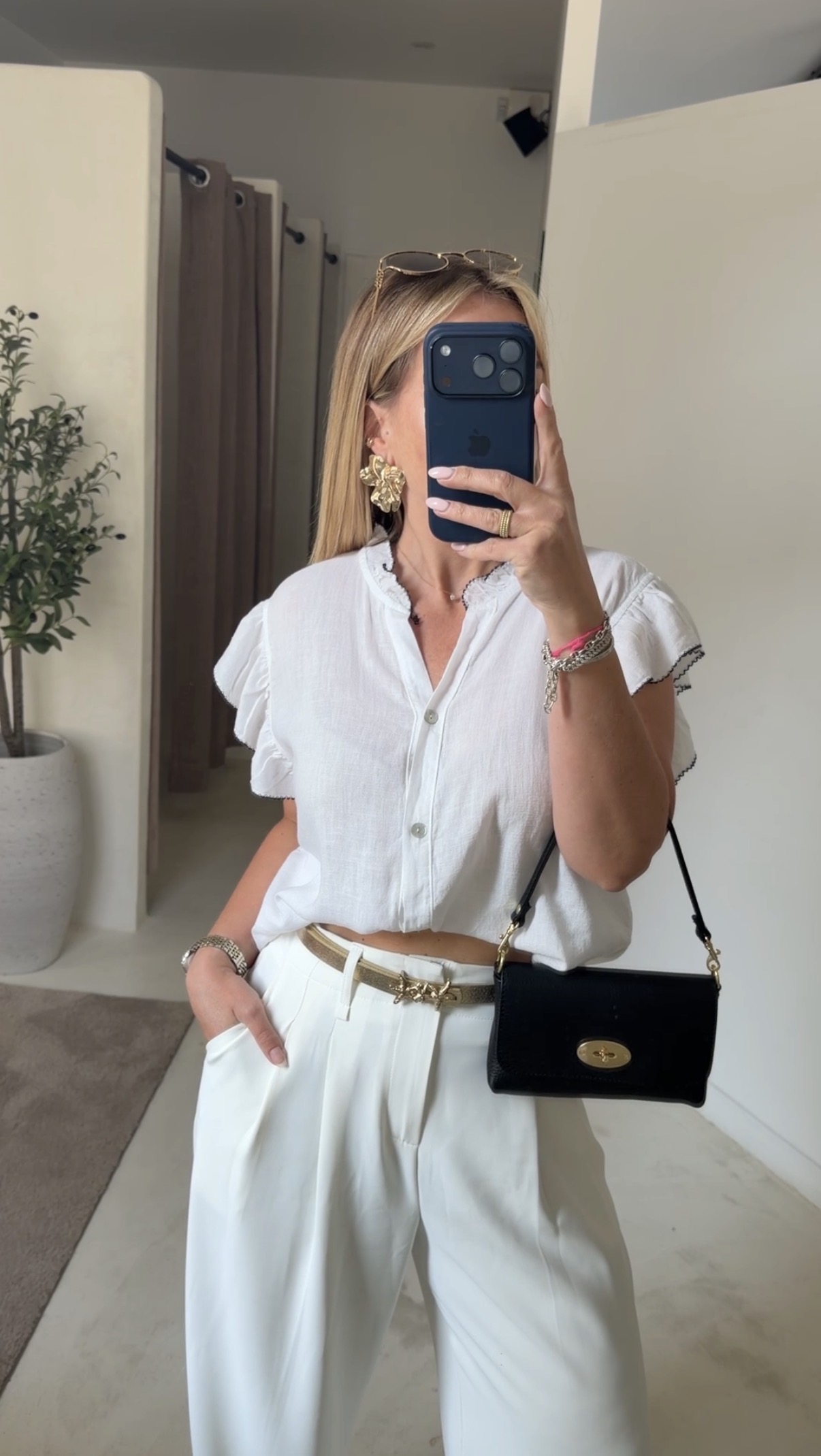 Blouse blanche à coutures noires aux manches — vue 2