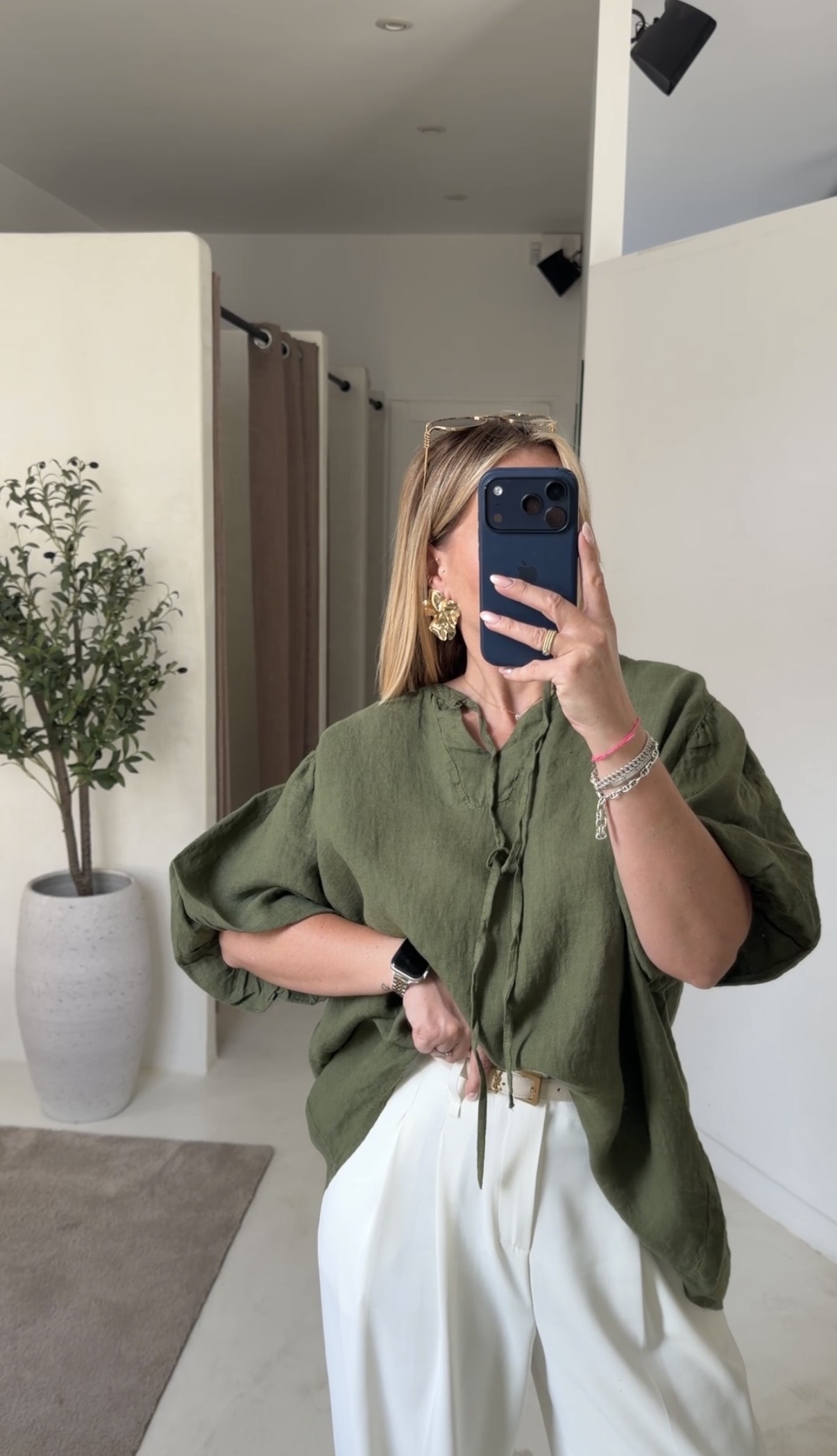 Blouse ample kaki à nouer sur le devant — vue 2