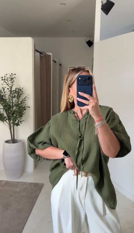 Blouse ample kaki à nouer sur le devant — vue alternative