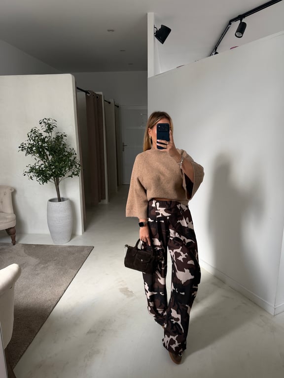 Pantalon large à motifs militaire & fermeture asymétrique