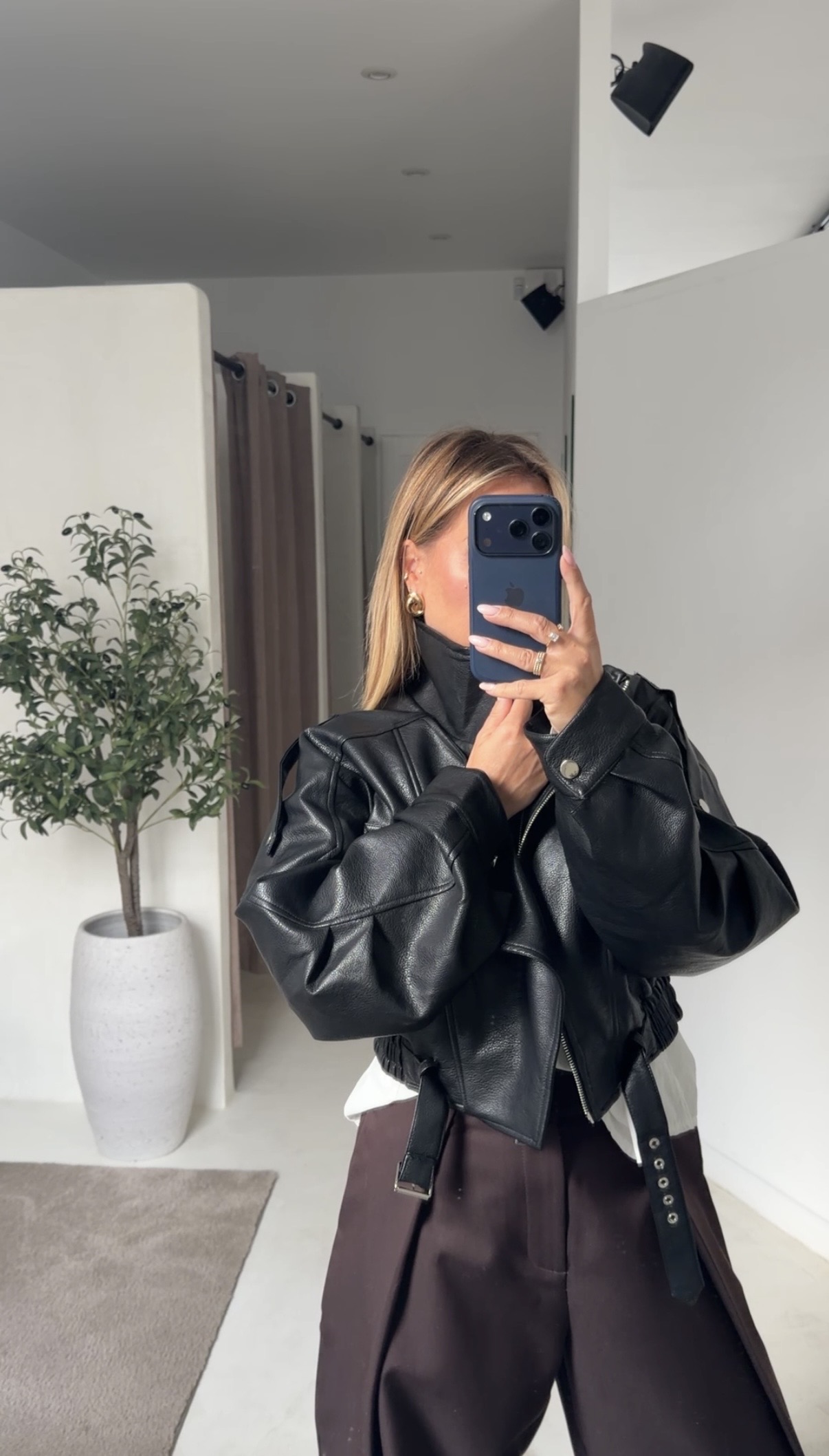 Veste courte en simili cuir noir — vue 3
