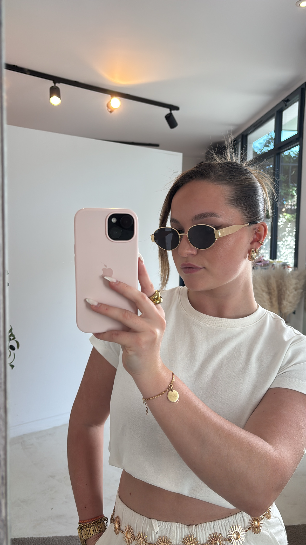 Lunettes de soleil avec branches épaisses dorées — vue 3