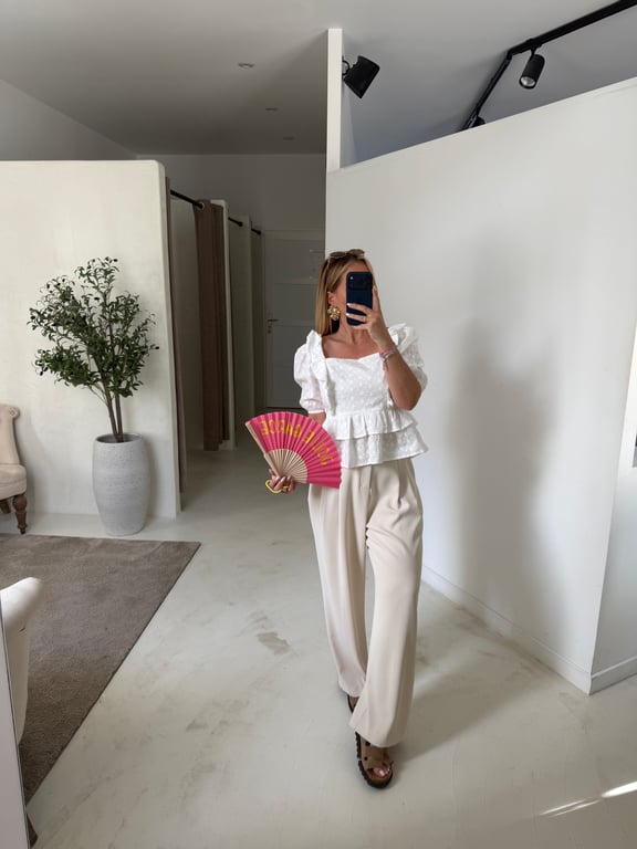 Blouse blanche col carré et manches bouffantes