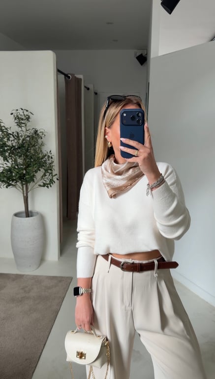 Foulard satiné écru à motifs taupe