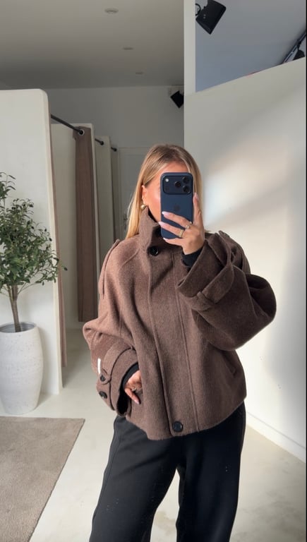 Manteau marron à col structuré — vue alternative