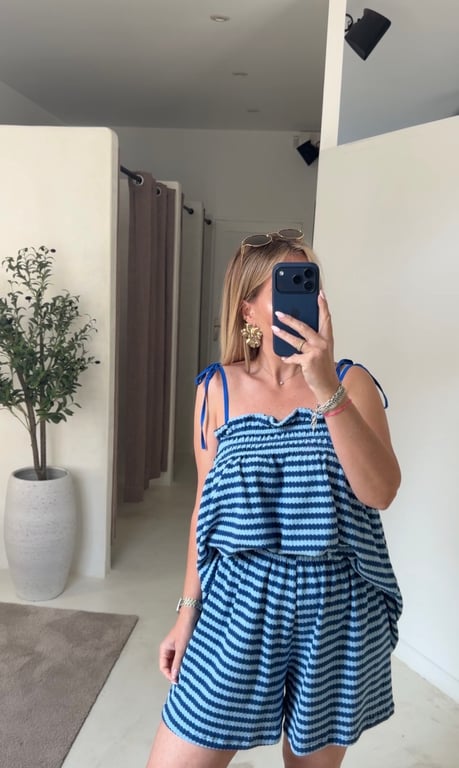 Short en maille rayée bleu