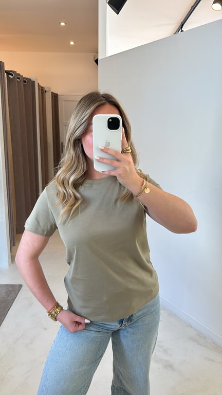 T-shirt simple kaki près du corps