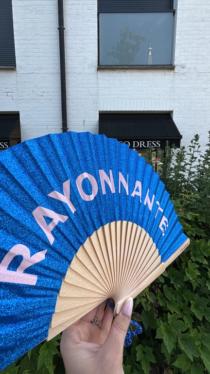 Éventail à paillettes bleu "Rayonnante" — vue alternative