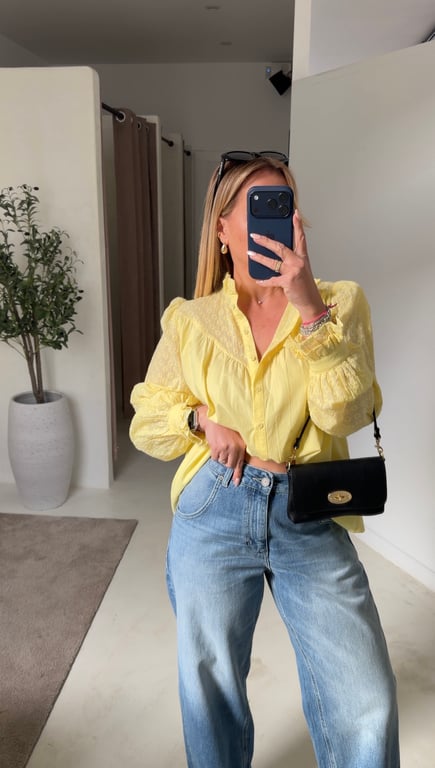 Blouse jaune avec broderies fleuries — vue alternative