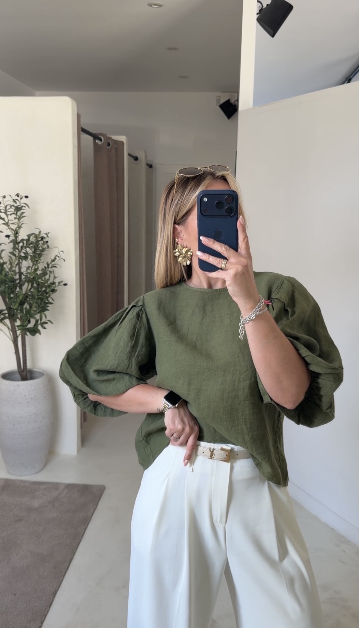 Blouse en lin kaki manches bouffantes — vue 2