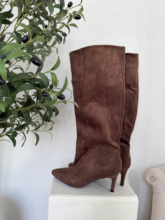 Bottes hautes en daim marron foncé