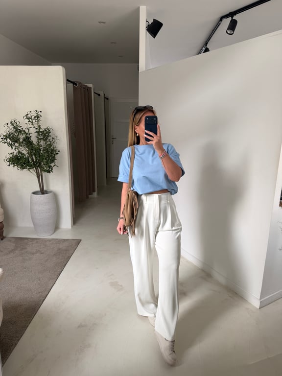 T-shirt Bleu avec coeur en dentelle dans le dos