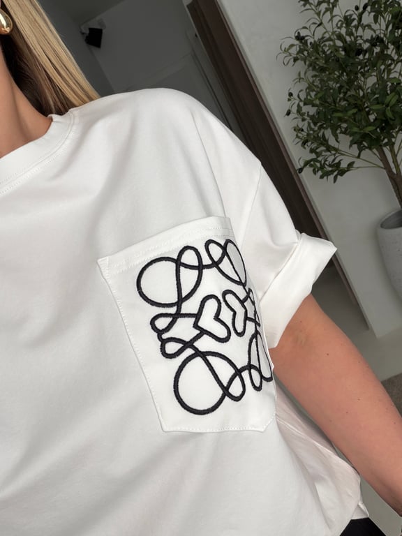 T-shirt court blanc avec poche et broderie noir - Tops & T-shirts | Sodress - Vue alternative