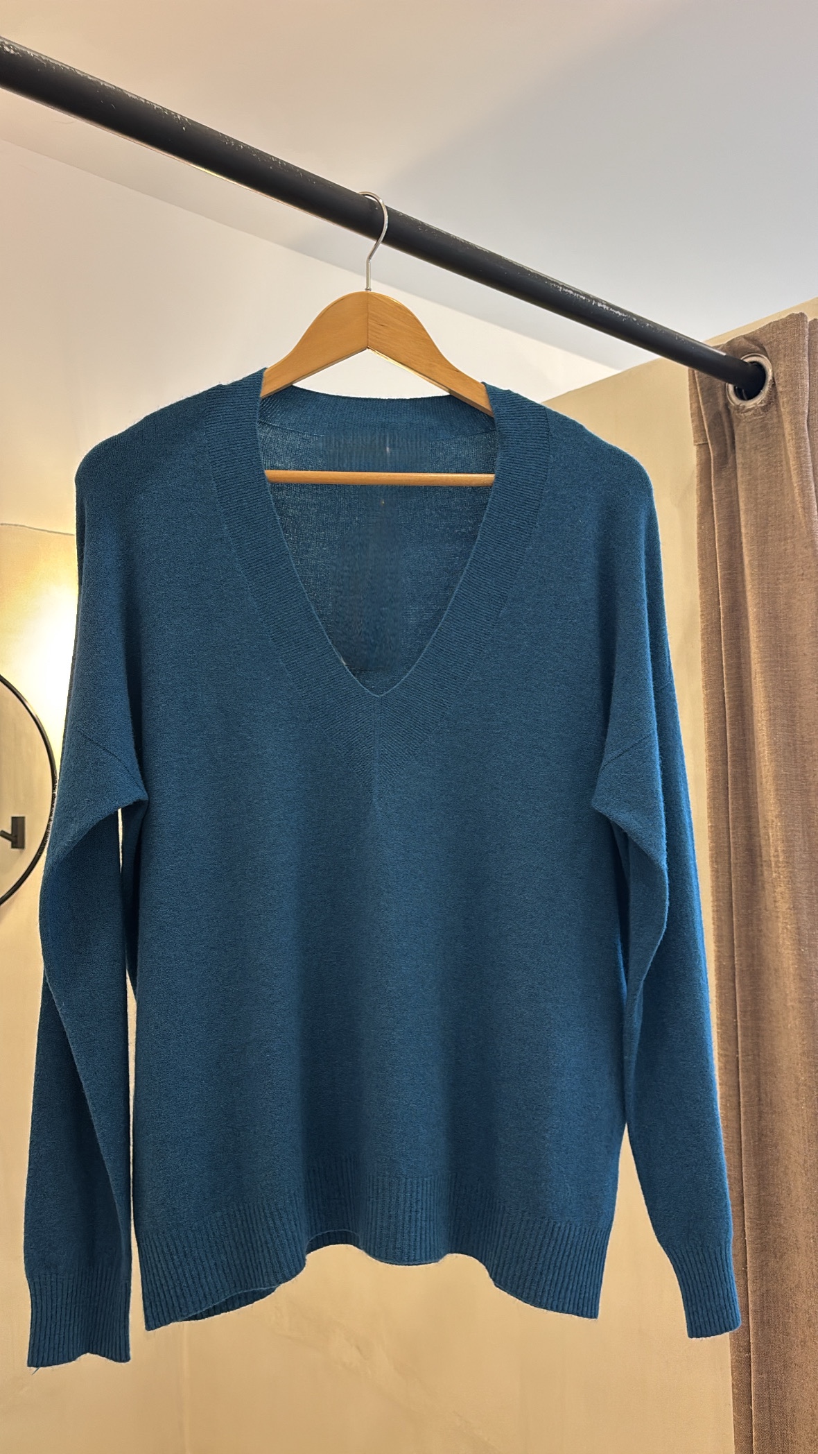 Pulls col V détails côtelés (plusieurs coloris) — vue 3
