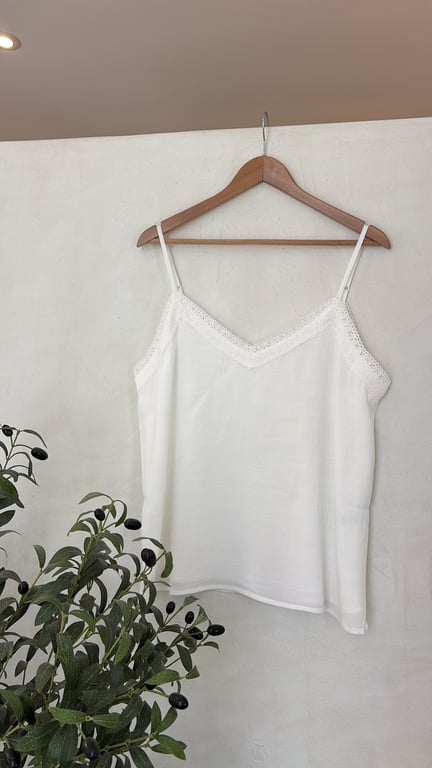 Débardeur blanc avec dentelle