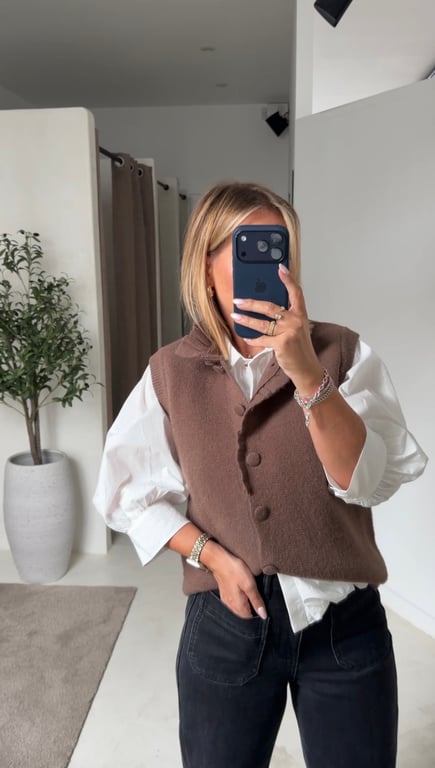 Gilet sans manches marron et col élégant — vue alternative